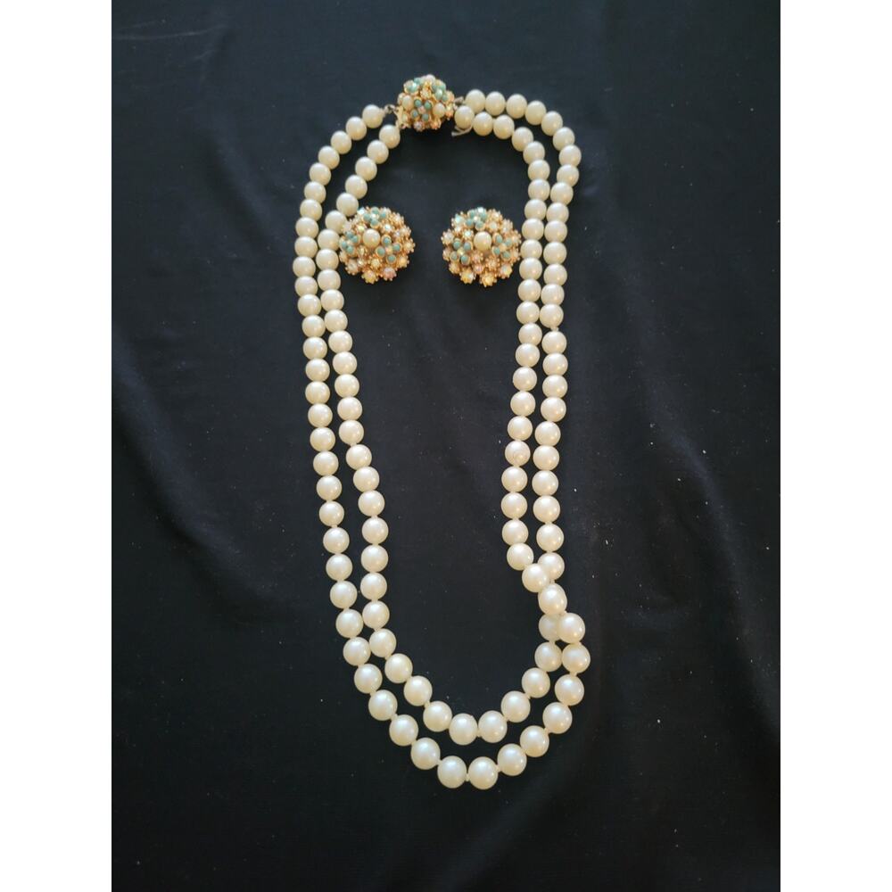 Vintage Rhinestone and turquiose colored Necklace and Clip On Earrings Set